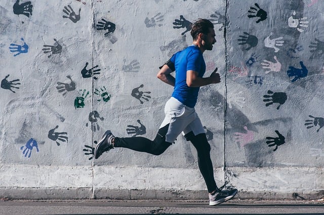 Evde HIIT (Yüksek Yoğunluklu Interval Antrenmanı) Egzersizleri: Kardiyovasküler Sağlığı Artırmanın Hızlı ve Etkili Yolu